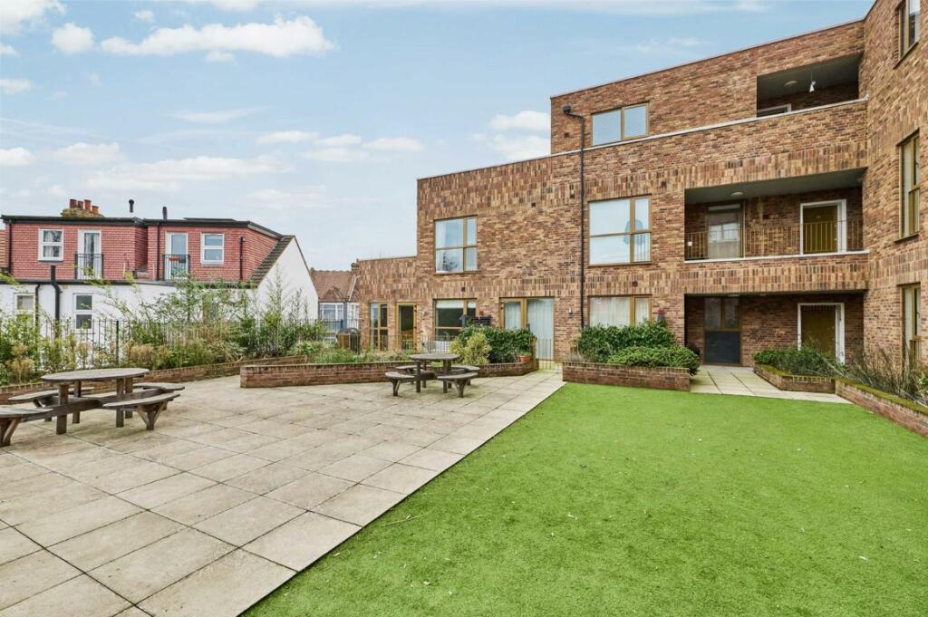 Additional property image - Caithness Road, Tooting
