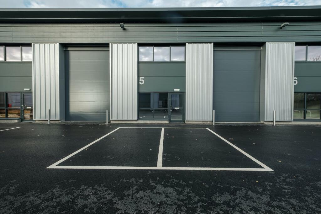 Light industrial facility to lease in Unit 5 Evolution Business Park