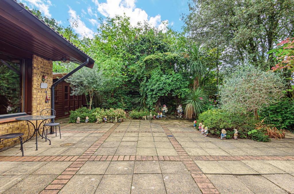 4 bedroom detached bungalow for sale in Old Church Lane, Stanmore, HA7