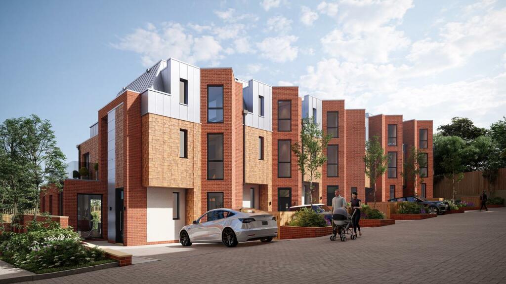 4 bedroom terraced house for sale in Connaught Gardens, London, N10
