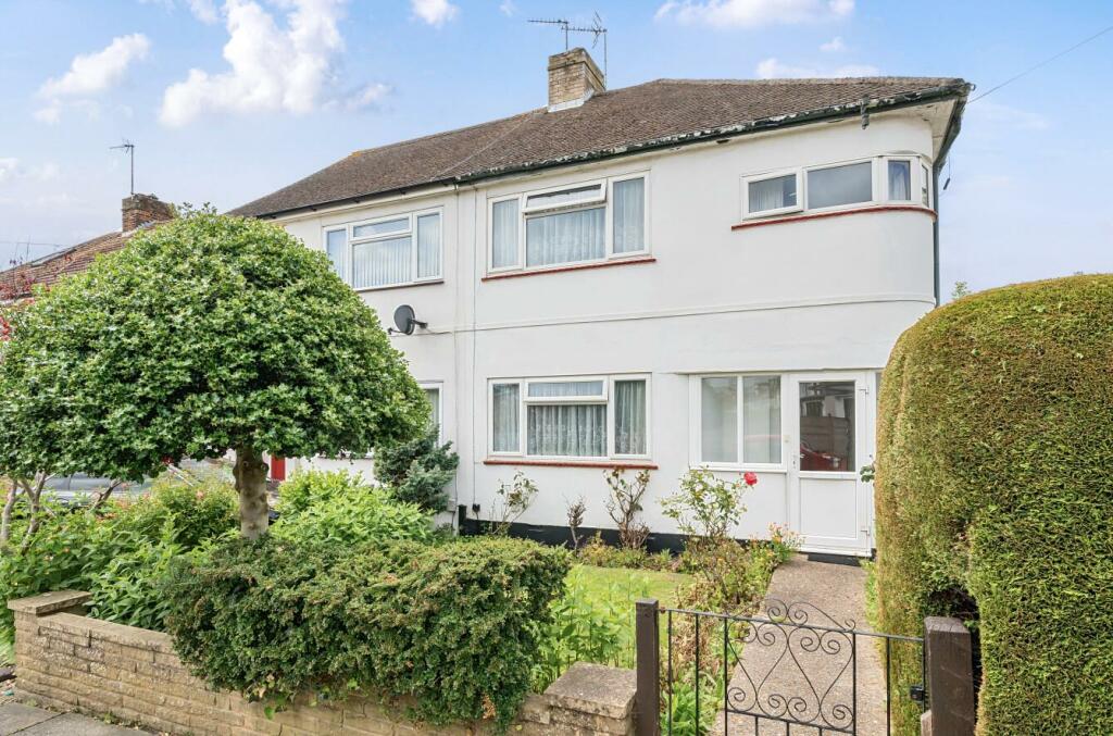 3 bedroom semidetached house for sale in Wynchgate, Harrow Weald, HA3