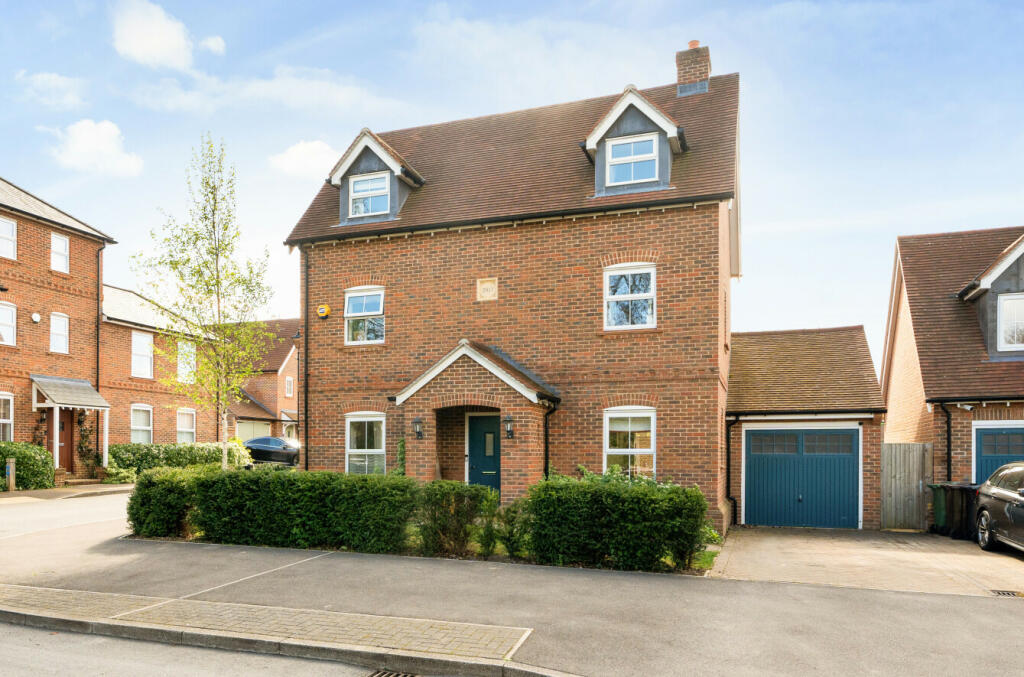 4 bedroom detached house for sale in Parlour Drive, Chineham, Basingstoke, Hampshire, RG24