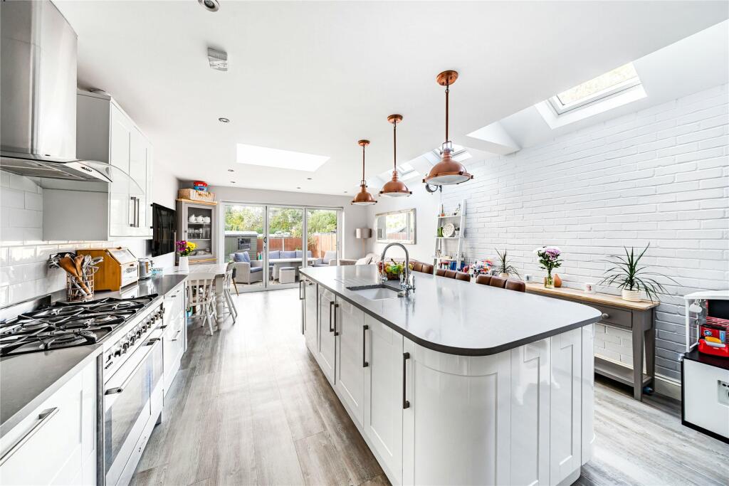 3 bedroom detached house for sale in Thorpe Lea Road, Egham, Surrey, TW20