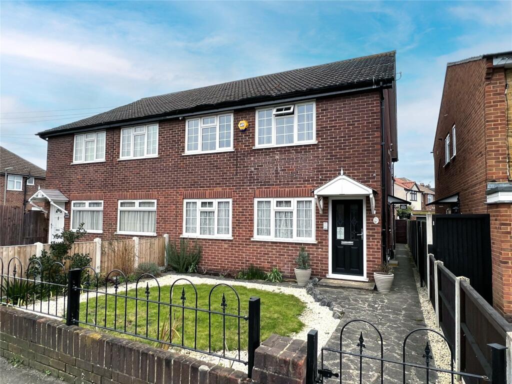 2 bedroom for sale in Stanwell Road, Ashford, Surrey, TW15