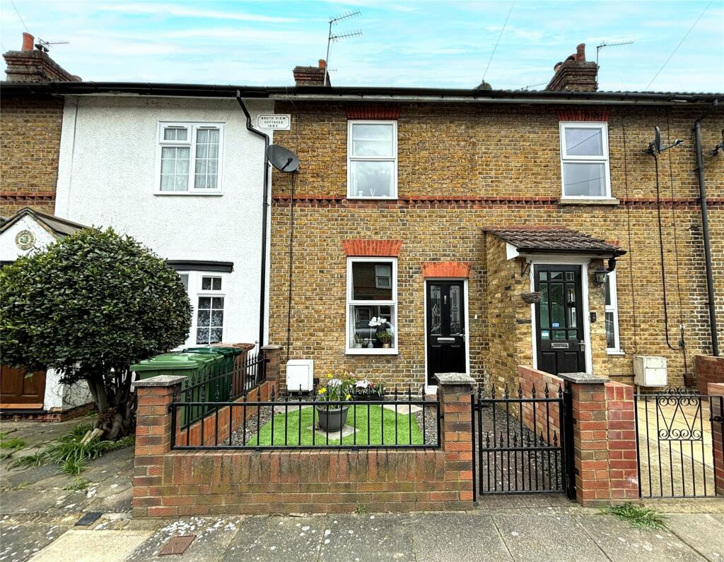 2 bedroom terraced house for sale in Farnell Road, Staines, Surrey, TW18