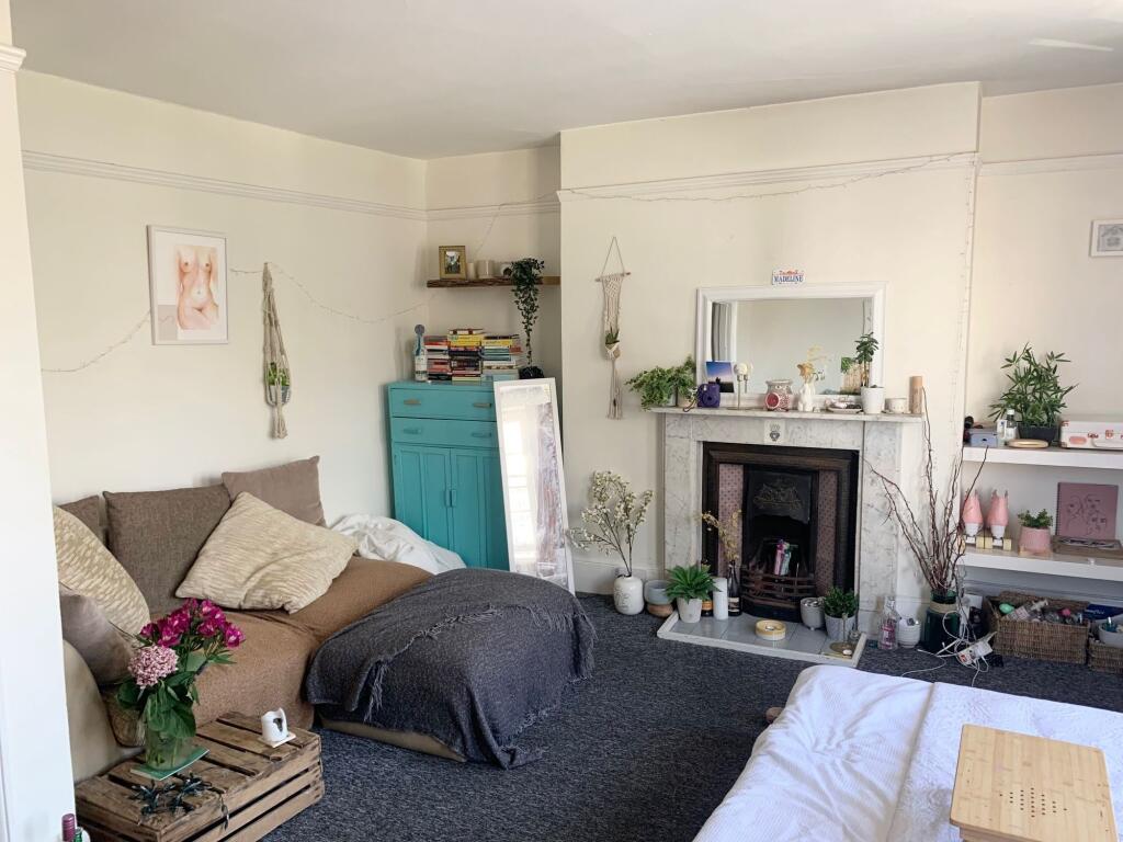 Main image of property: 38 Lansdowne Place, Brighton And Hove, BN3