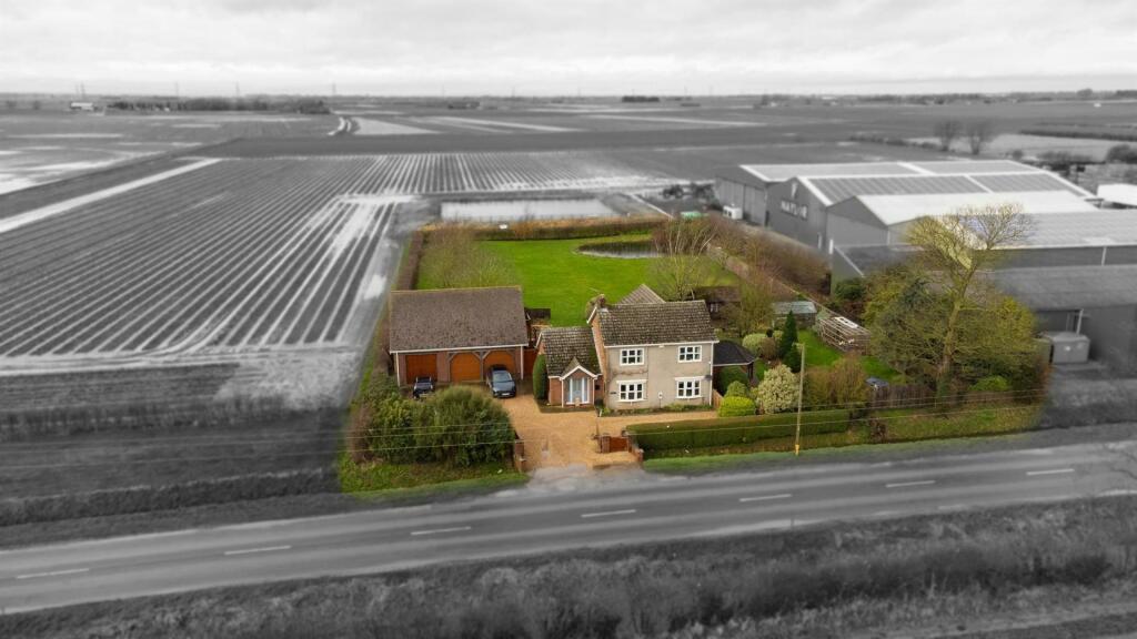 6 bedroom detached house for sale in Common Road, Moulton Seas End, PE12