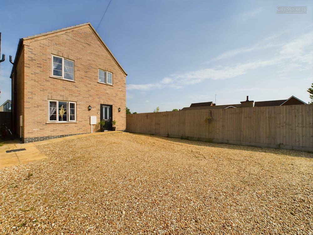 3 bedroom detached house for sale in Peterborough Road, Crowland