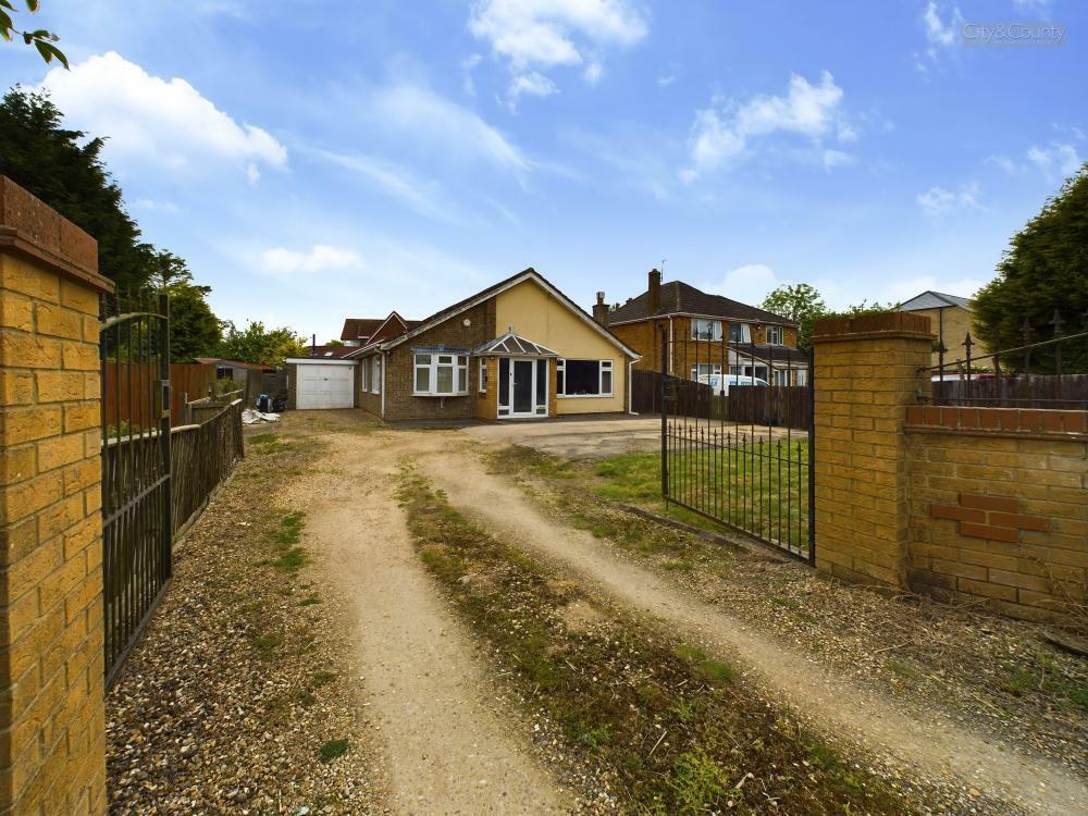 3 bedroom detached bungalow for sale in Whaplode Drove, Spalding, PE12