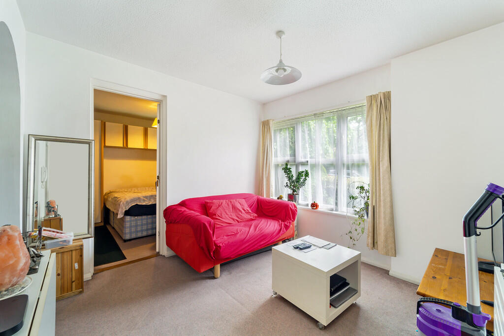 1 bedroom ground floor flat for sale in Culmington Road, Ealing, W13