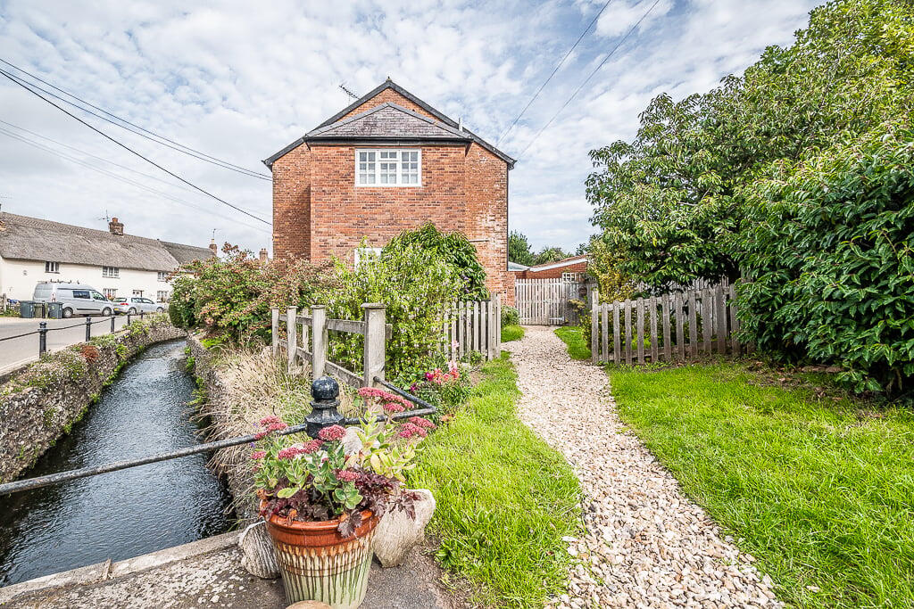 Main image of property: High Street, East Budleigh, Budleigh Salterton, EX9