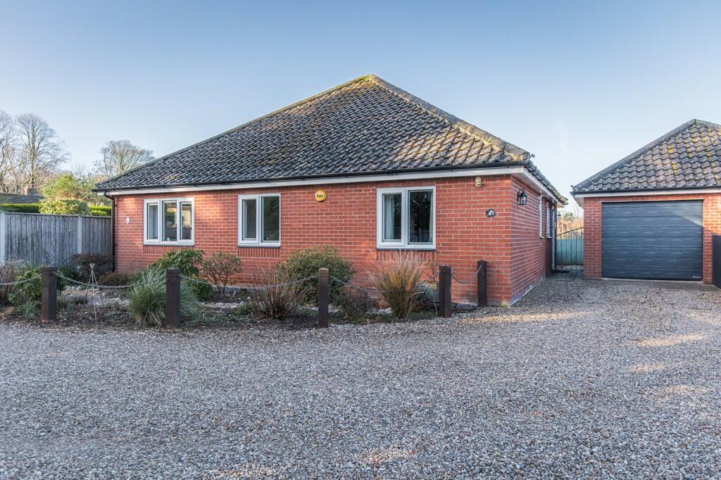 3 bedroom detached bungalow for sale in High Kelling, NR25