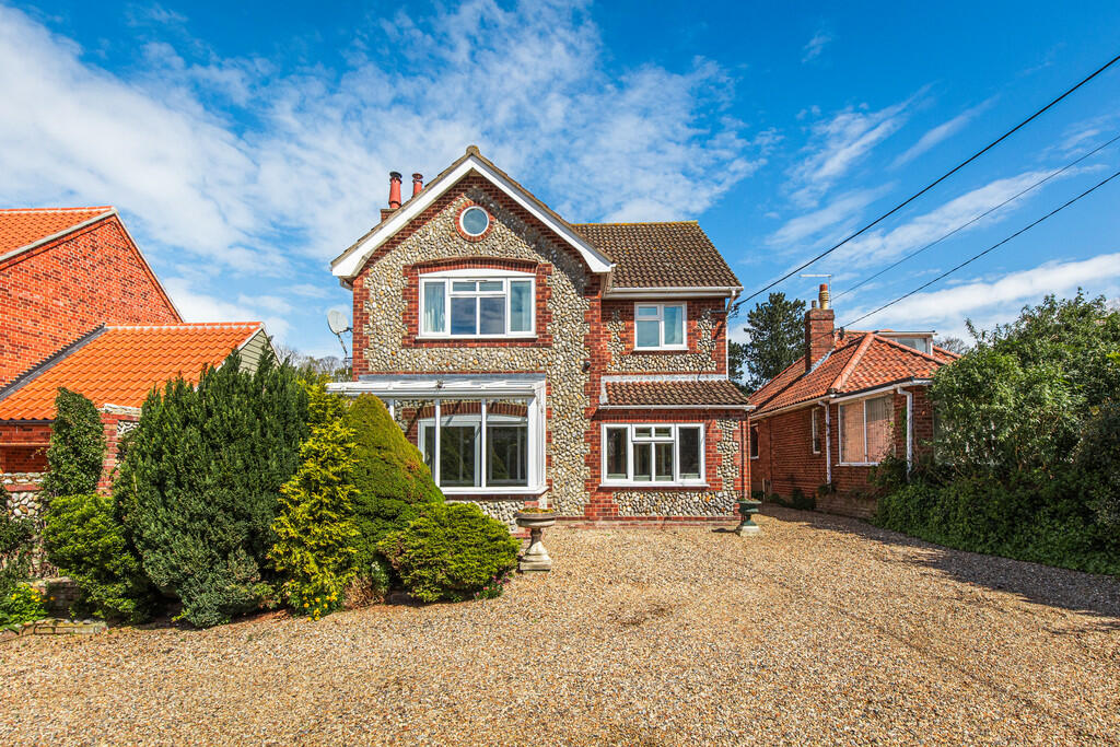 4 bedroom detached house for sale in Blakeney, Holt, NR25