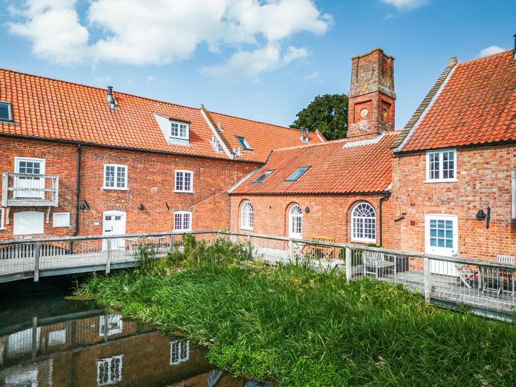 2 bedroom barn conversion for sale in Burnham Overy Staithe, PE31