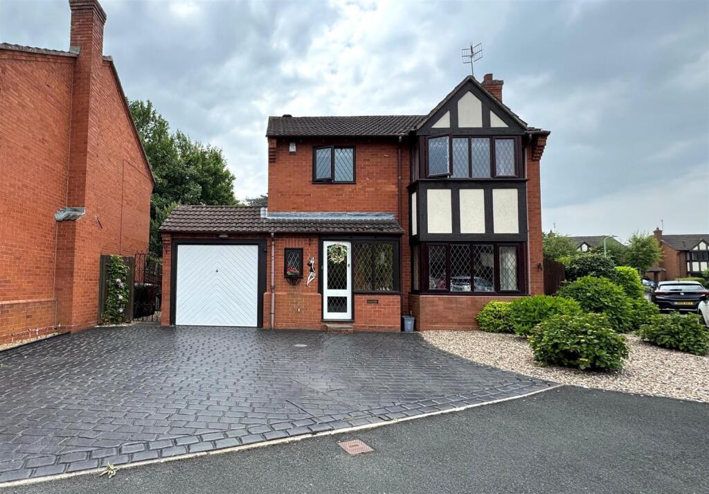 4 bedroom detached house