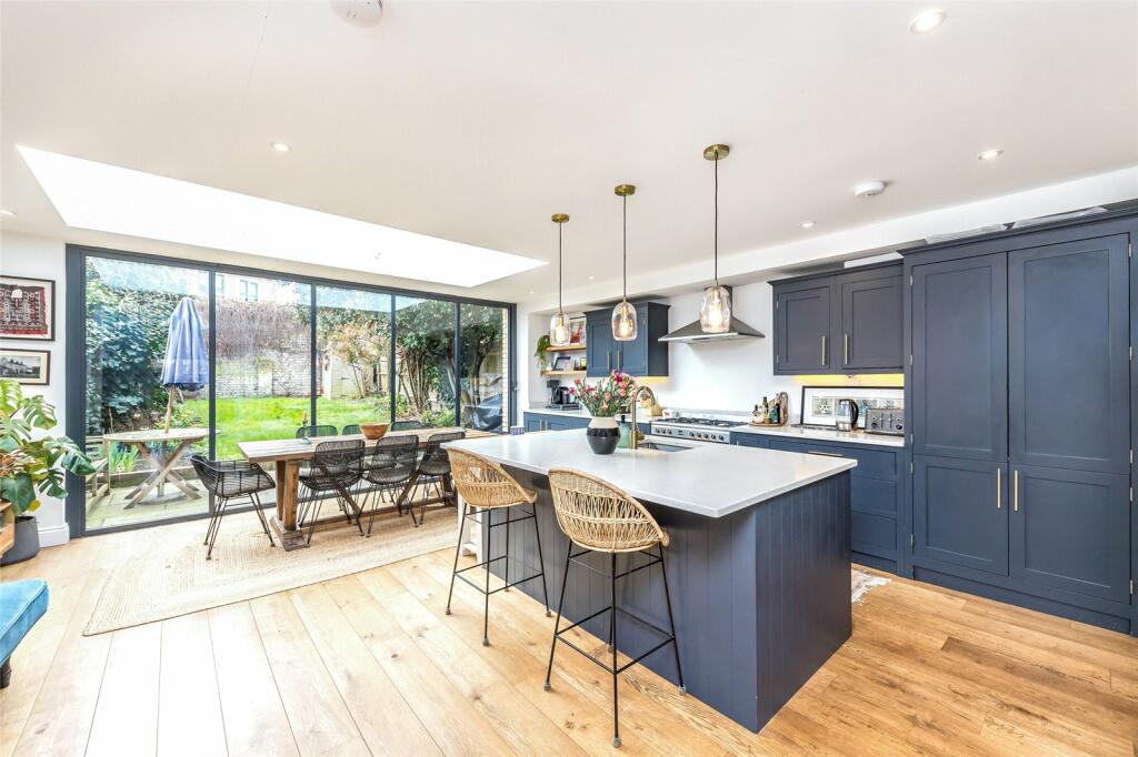 4 bedroom terraced house for sale in St. Alphonsus Road, London, SW4