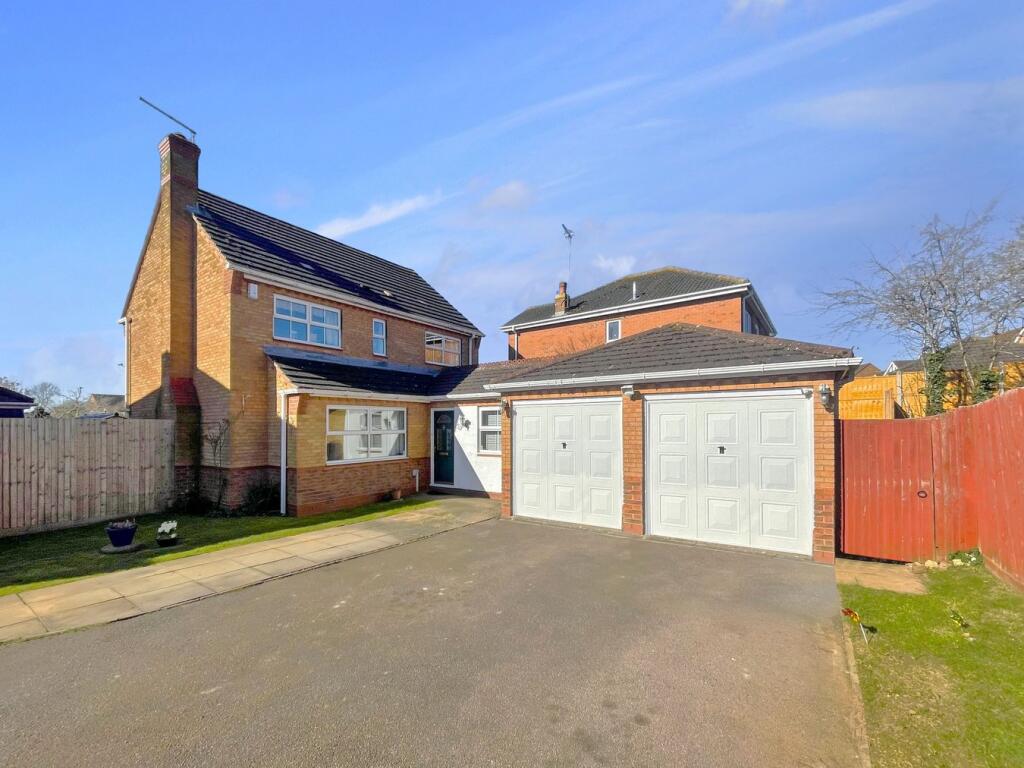 Main image of property: Middle Greeve, Wootton, Northampton, NN4