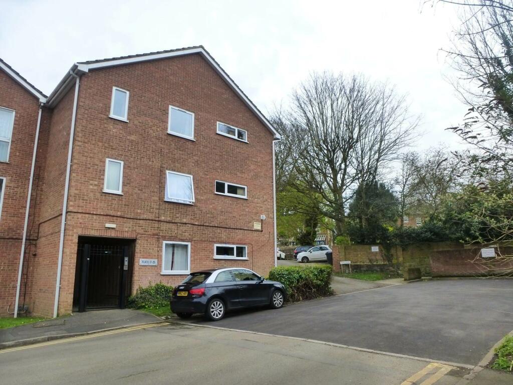 2 bedroom flat for rent in Epping Close, Reading, RG1