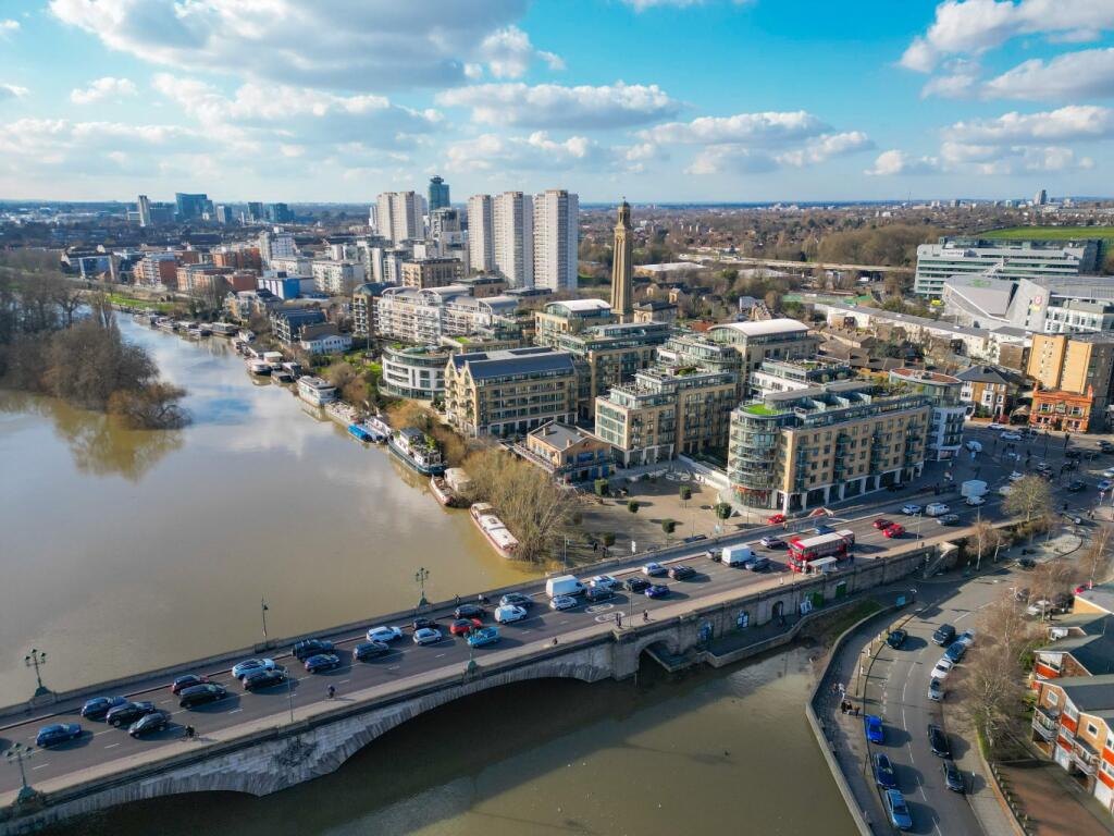 Main image of property: 8 Kew Bridge Road, Brentford, Greater London, TW8