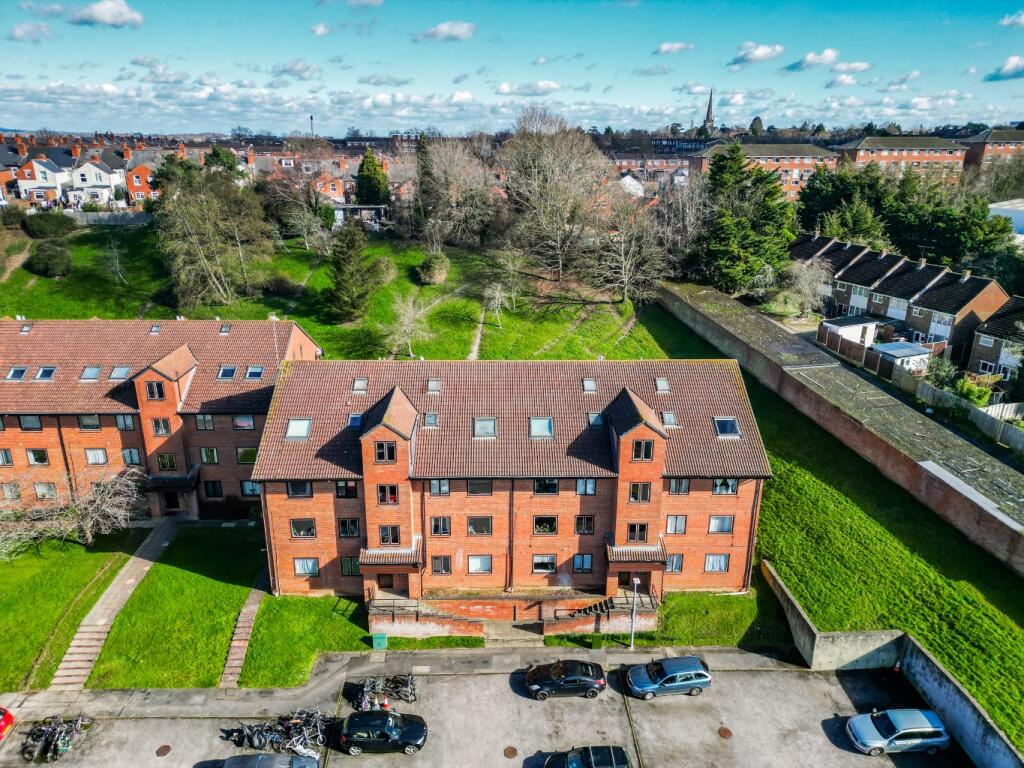 Main image of property: Tippett Rise, Reading, Berkshire, RG2 0DZ