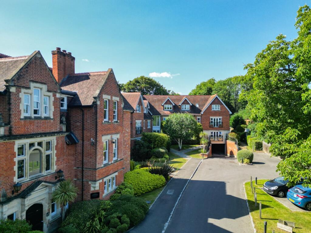 Main image of property: Upcross House, Upcross Gardens, Reading, Berkshire, RG1 6PN