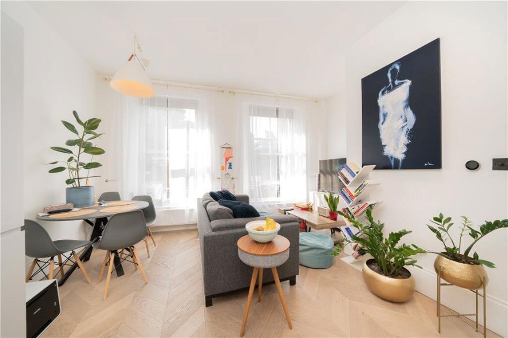 Main image of property: Kings Road, London