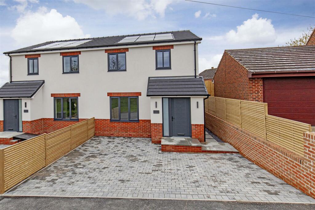 3 bedroom semidetached house for sale in Yew Lane, Ecclesfield