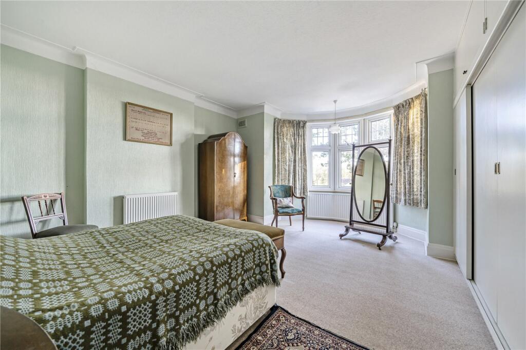 3 bedroom detached house for sale in Hillside Gardens, EN5