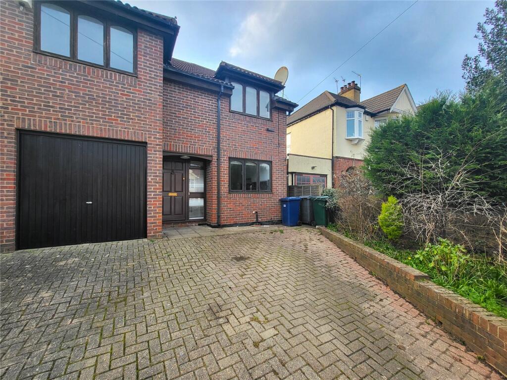 4 bedroom semidetached house for sale in Monks Avenue, New