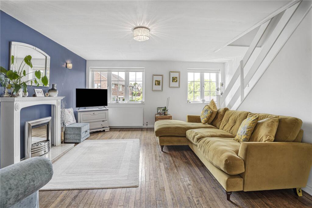 Main image of property: South Close, Barnet, EN5