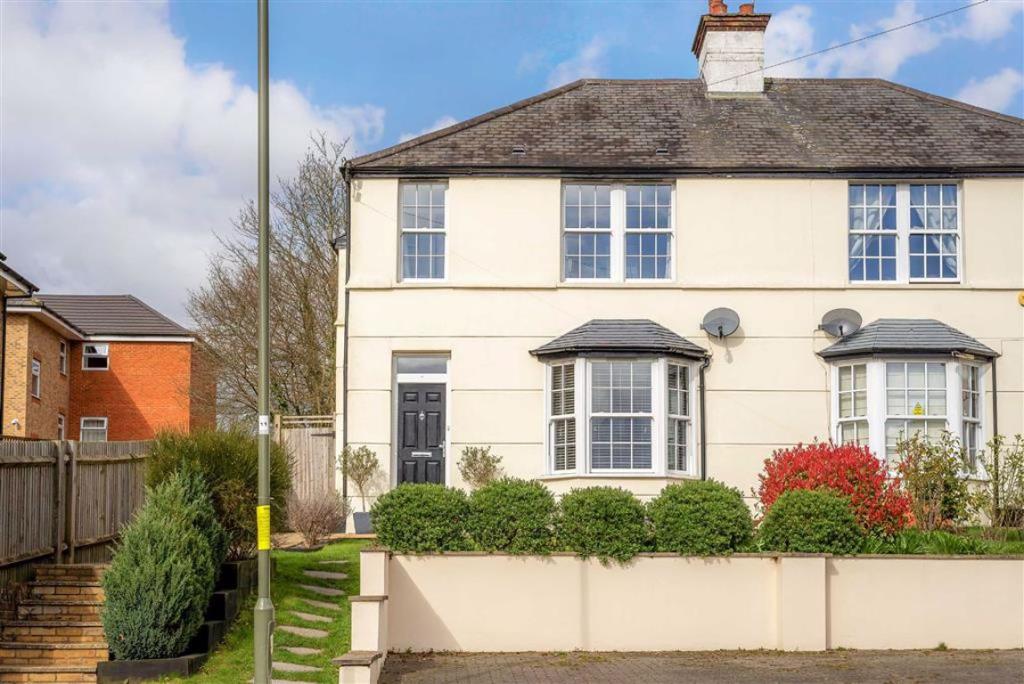 3 bedroom house for sale in Bells Hill, Hertfordshire, EN5