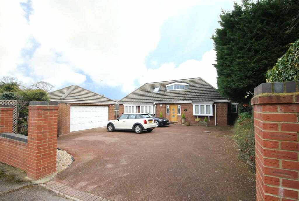 5 bedroom detached house for sale in Jennings Way, EN5