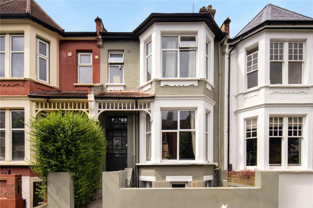 5 bedroom terraced house for sale in Gunton Road, Clapton, London, E5
