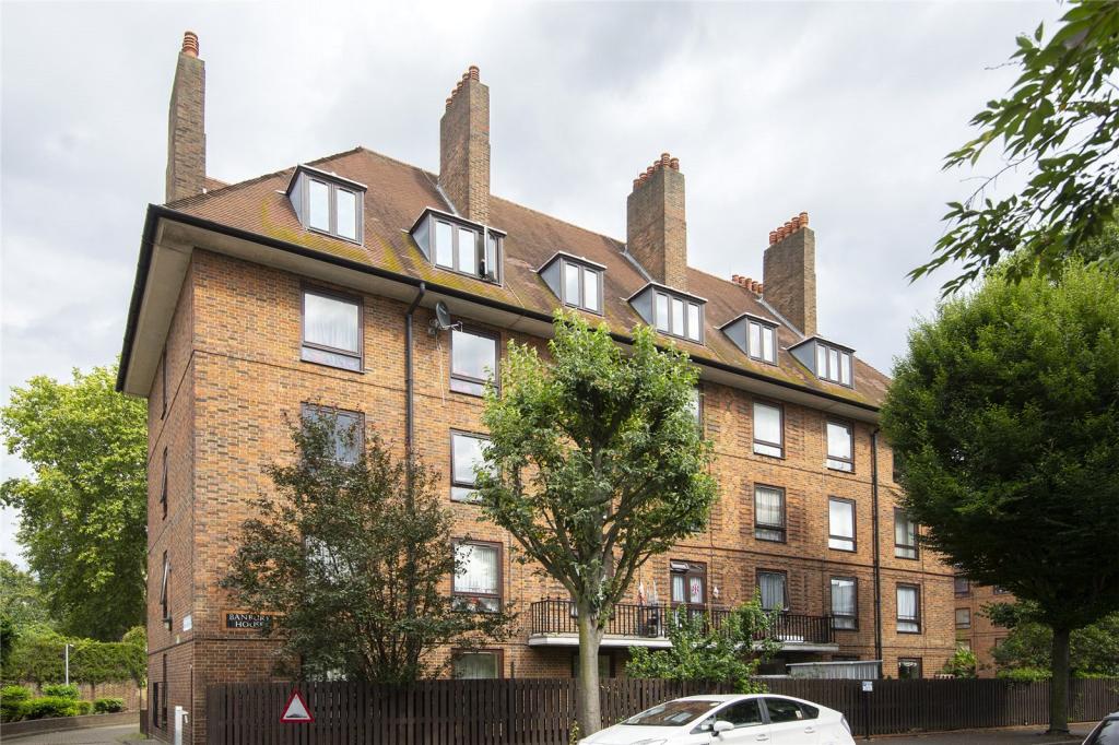 1 bedroom flat for sale in Banbury House, Banbury Road, London, E9
