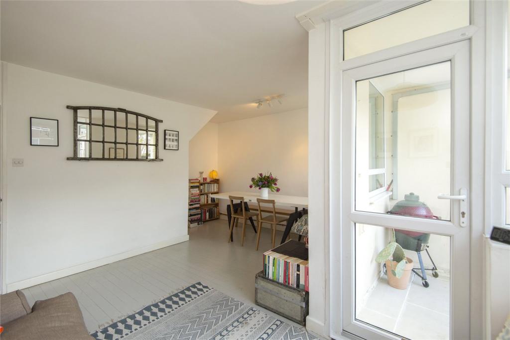 3 bedroom flat for sale in Banbury Road, London, E9