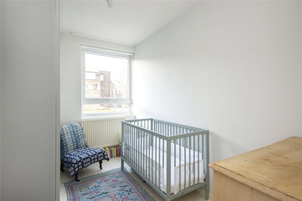3 bedroom flat for sale in Banbury Road, London, E9