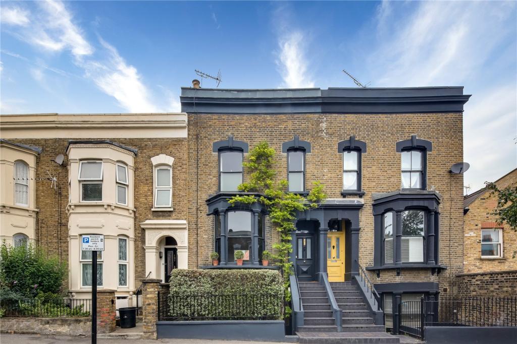 3 bedroom house for sale in Powerscroft Road, Hackney, London, E5