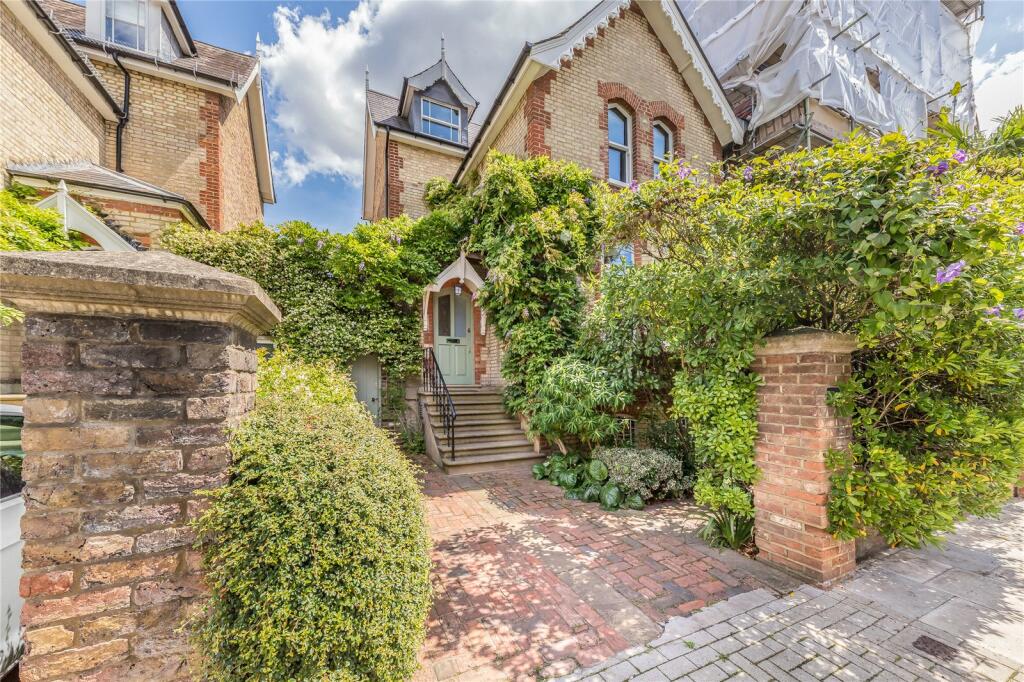 3 bedroom semidetached house for sale in Spencer Road, London, SW18