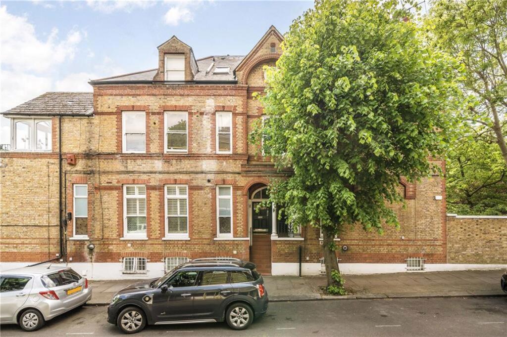 Main image of property: Bolingbroke Grove, Between The Commons