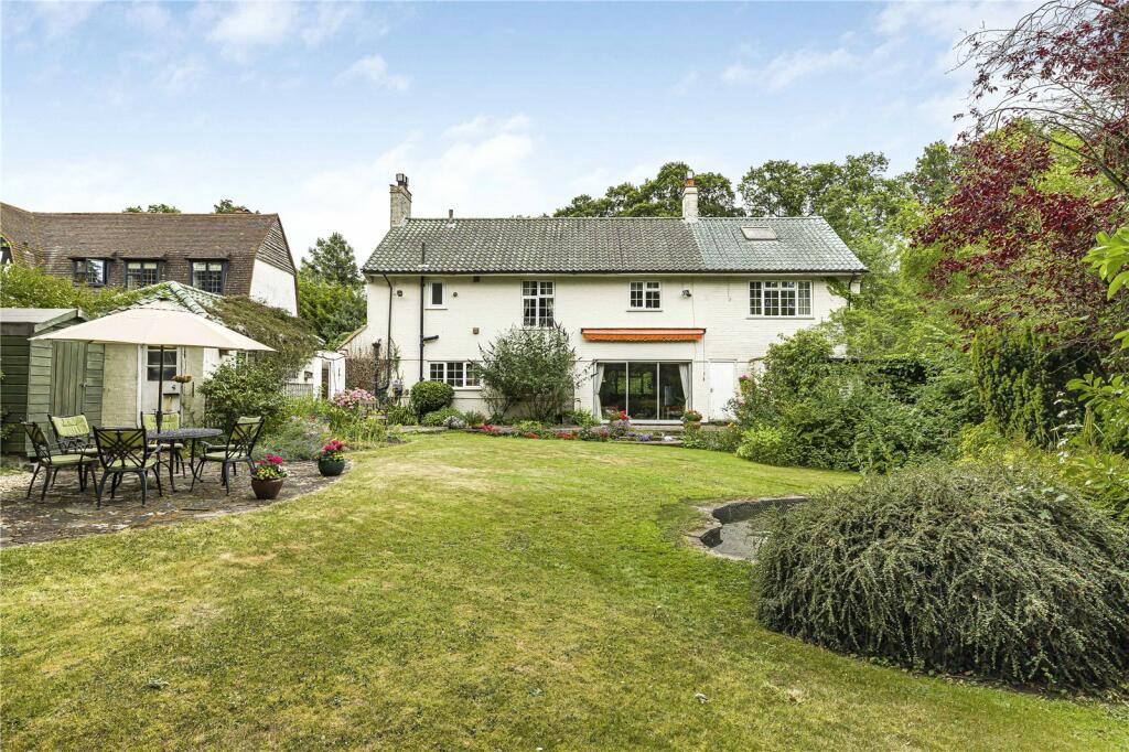 Additional property image - Kentish Lane, Brookmans Park, Hertfordshire, AL9