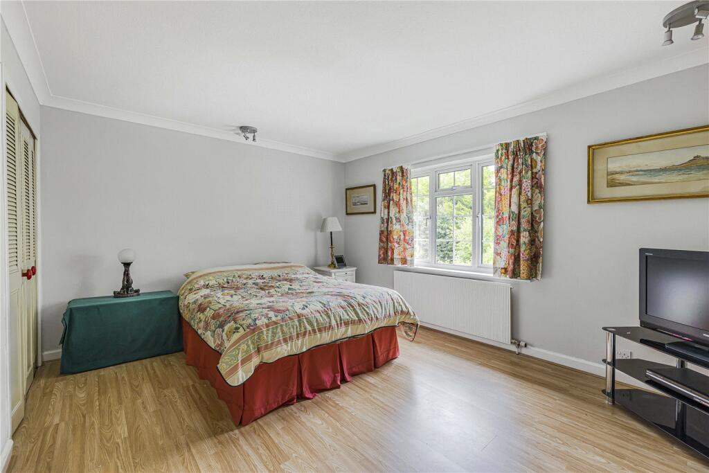 Additional property image - Kentish Lane, Brookmans Park, Hertfordshire, AL9