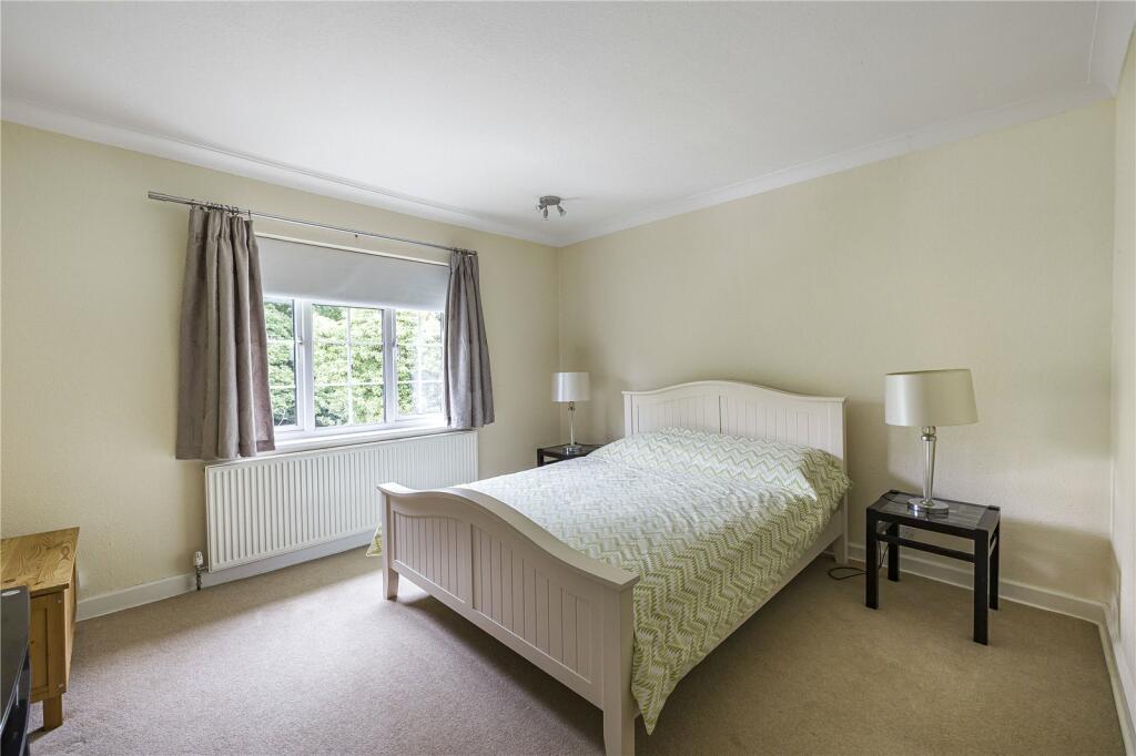 Additional property image - Kentish Lane, Brookmans Park, Hertfordshire, AL9