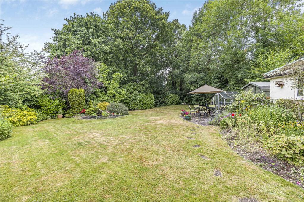 Additional property image - Kentish Lane, Brookmans Park, Hertfordshire, AL9