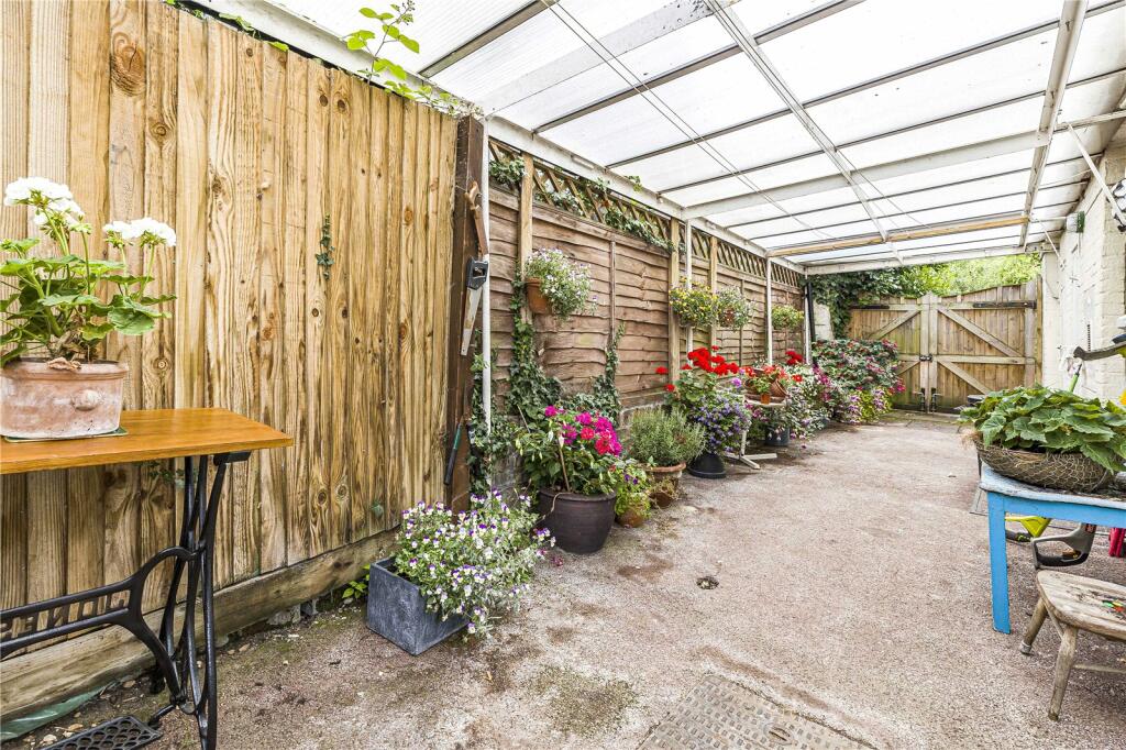Additional property image - Kentish Lane, Brookmans Park, Hertfordshire, AL9