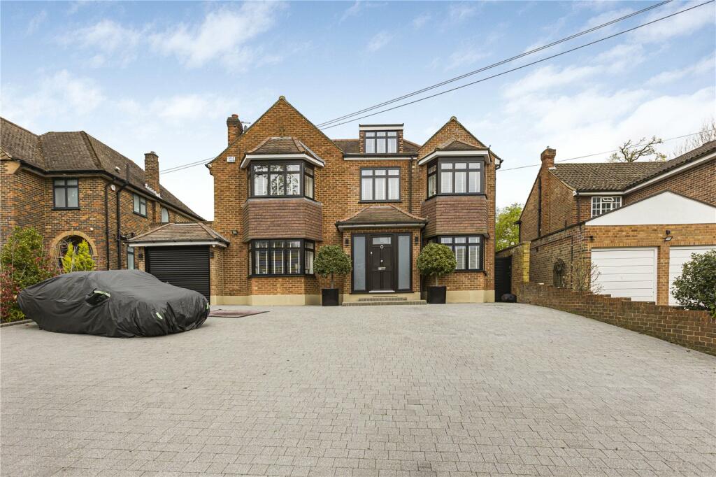6 bedroom detached house for sale in Pine Grove, Brookmans Park