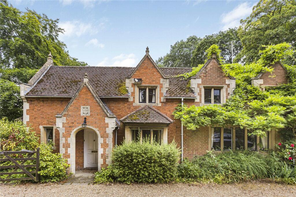 Additional property image - Tollgate Road, North Mymms, Hertfordshire, AL9
