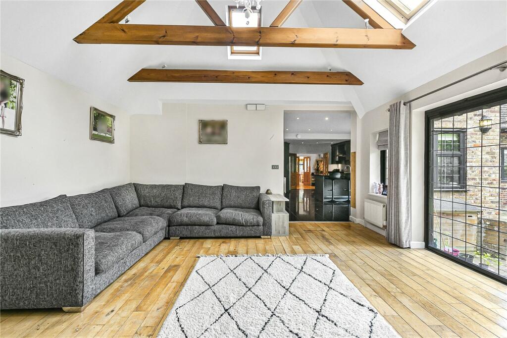 Additional property image - Kentish Lane, Brookmans Park, Hertfordshire, AL9
