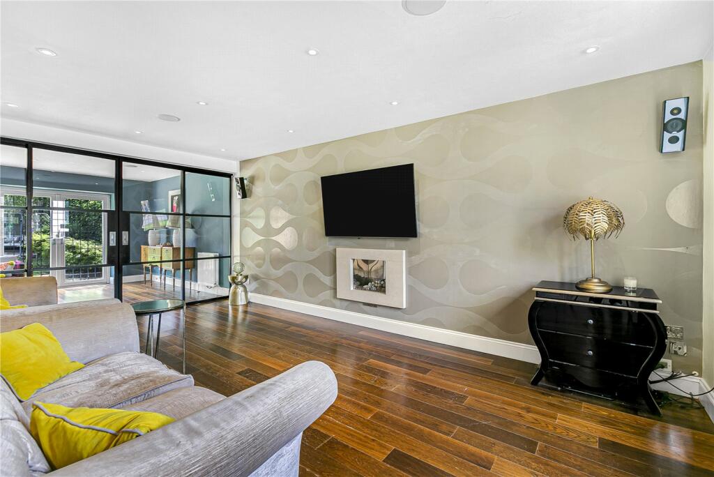 Additional property image - Mymms Drive, Brookmans Park, Hertfordshire, AL9