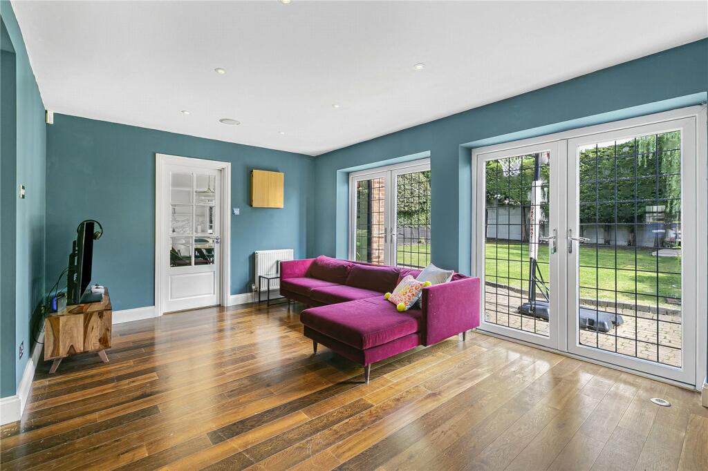 Additional property image - Mymms Drive, Brookmans Park, Hertfordshire, AL9