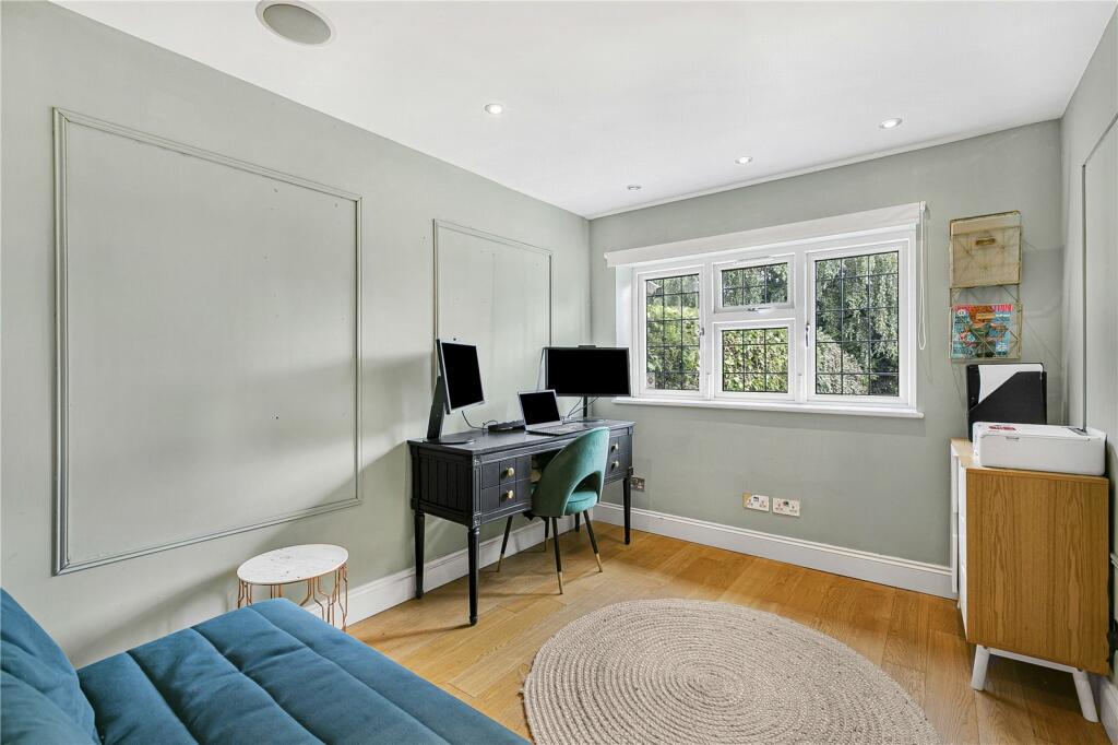 Additional property image - Mymms Drive, Brookmans Park, Hertfordshire, AL9